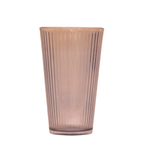 كوب زجاجي طويل ذو تصميم مخطط عمودياً